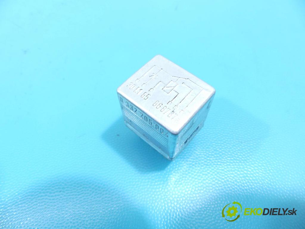 Fiat Tempra 2.0 113 HP manual 83 kW 1999 cm3 4- Relé: 0332205004 (Relé)