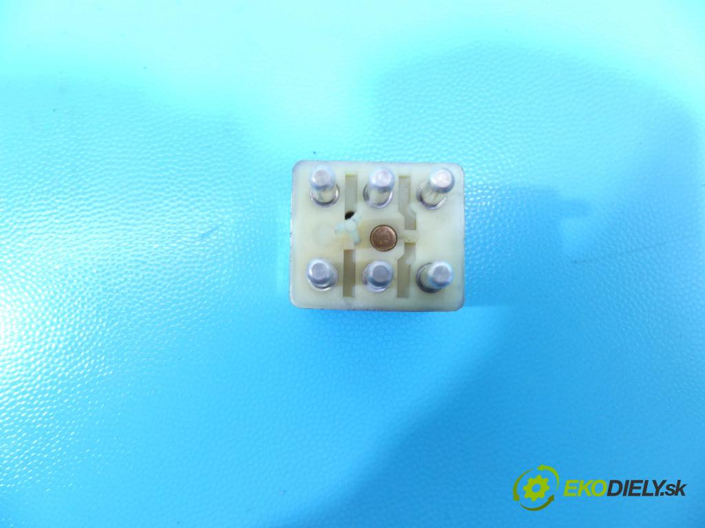 Fiat Tempra 2.0 113 HP manual 83 kW 1999 cm3 4- Relé: 0332205004 (Relé)