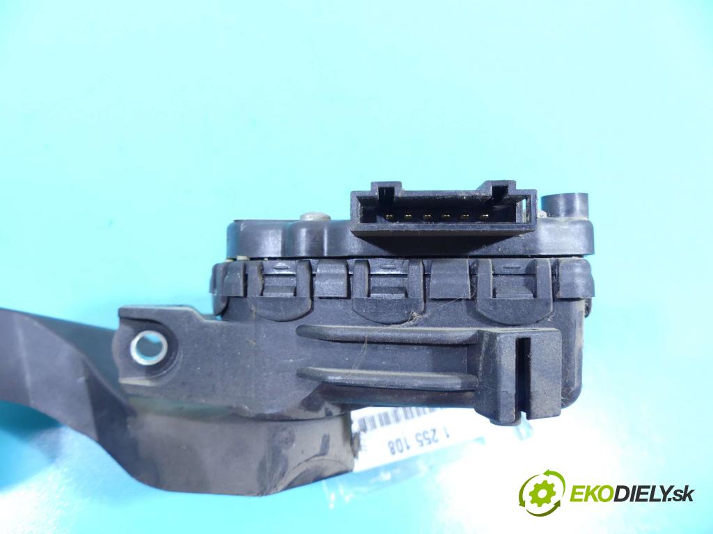 Audi A4 B5 1994-2001 1.9 tdi 116 HP manual 85 kW 1896 cm3 5- pedále 8D1721523F (Pedále)