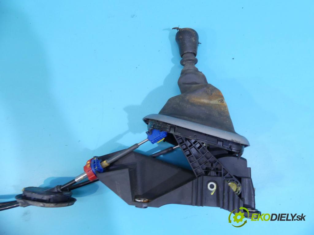 Nissan Qashqai J10 2006-2013 1.5 dci 106 HP manual 78 kW 1461 cm3 5- Páka: Změny: stupeň,rýchlosť  (Rýchlostné páky / kulisy)