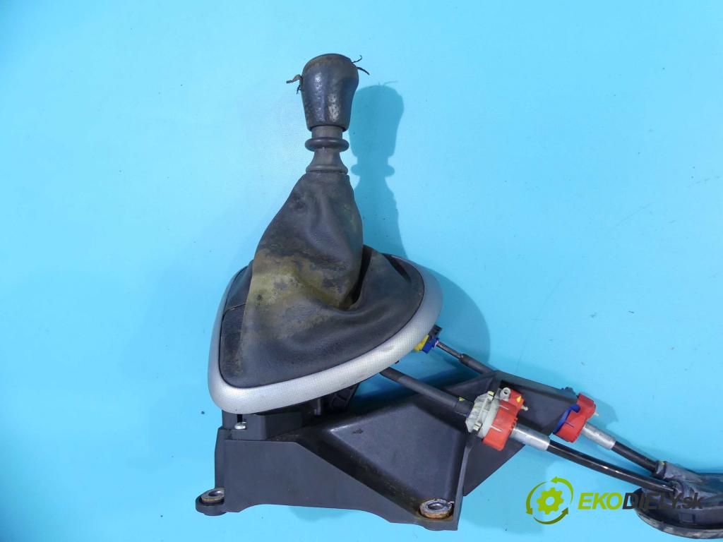 Nissan Qashqai J10 2006-2013 1.5 dci 106 HP manual 78 kW 1461 cm3 5- Páka: Změny: stupeň,rýchlosť  (Rýchlostné páky / kulisy)