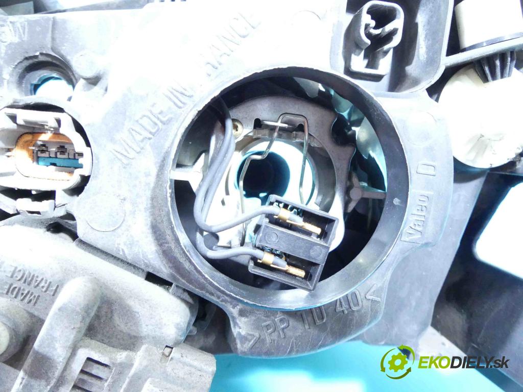 Nissan Almera N16 2000-2006 1.5 16v 90 HP manual 66 kW 1498 cm3 5- Reflektor: pravý 89003330 (Pravé)