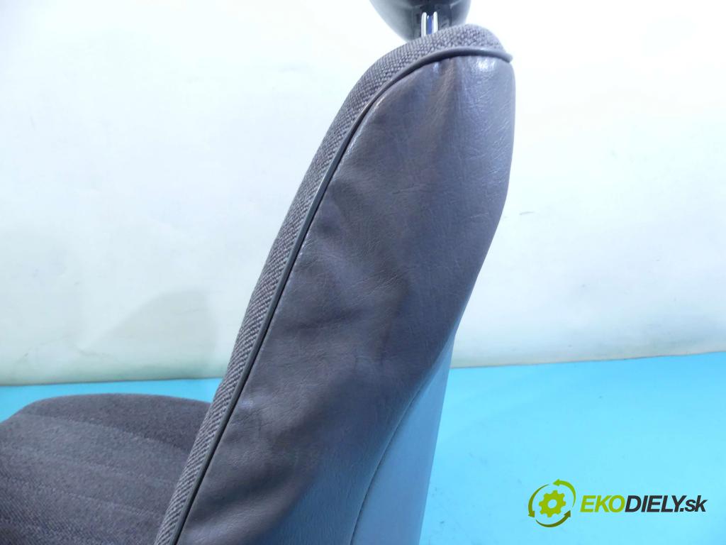 Nissan Micra K10 1982-1992 1.2 karburátor: 54 HP manual 40 kW 1235 cm3 3- Sedačka ľavý  (Sedačky, sedadlá)