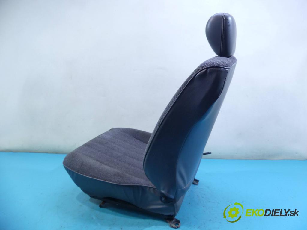 Nissan Micra K10 1982-1992 1.2 karburátor: 54 HP manual 40 kW 1235 cm3 3- Sedačka pravý  (Sedačky, sedadlá)