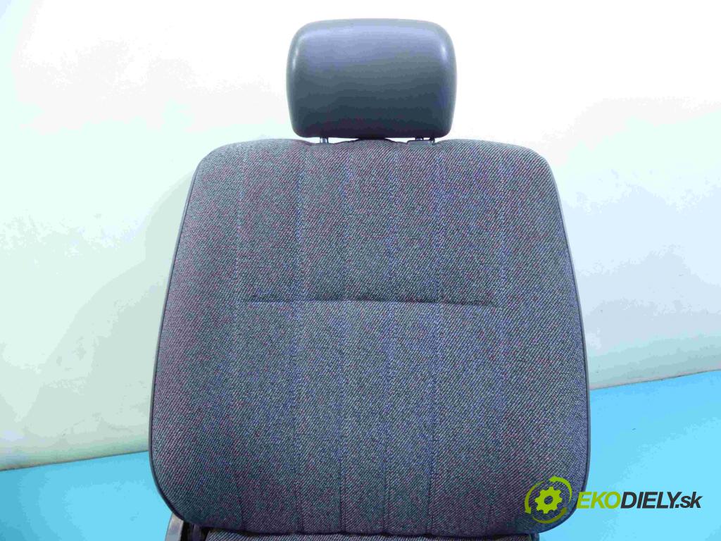 Nissan Micra K10 1982-1992 1.2 karburátor: 54 HP manual 40 kW 1235 cm3 3- Sedačka pravý  (Sedačky, sedadlá)