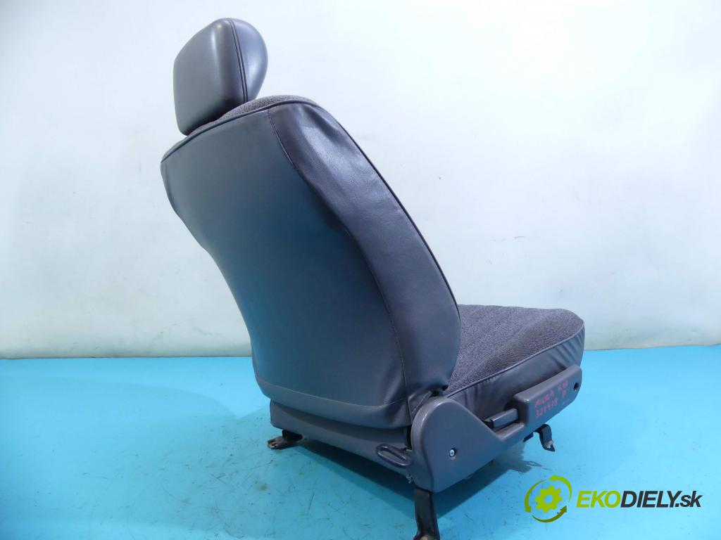 Nissan Micra K10 1982-1992 1.2 karburátor: 54 HP manual 40 kW 1235 cm3 3- Sedačka pravý  (Sedačky, sedadlá)