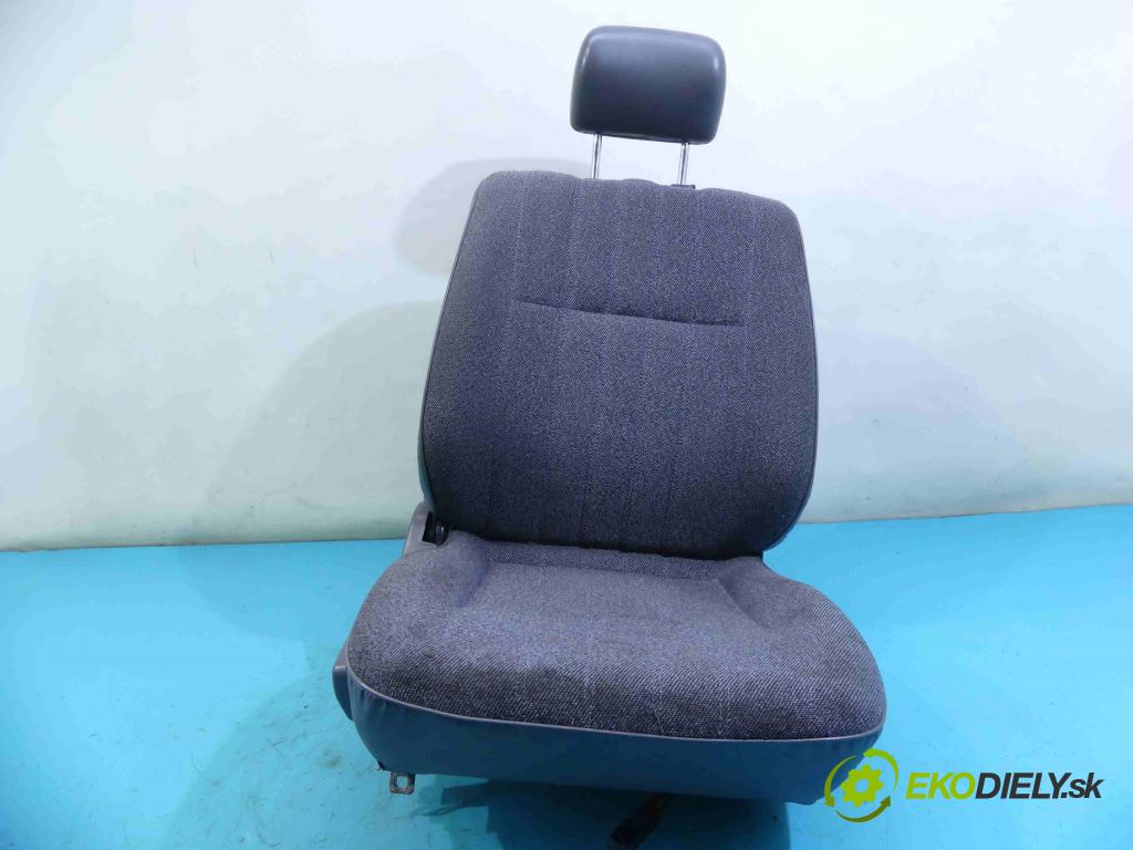 Nissan Micra K10 1982-1992 1.2 karburátor: 54 HP manual 40 kW 1235 cm3 3- Sedačka pravý  (Sedačky, sedadlá)