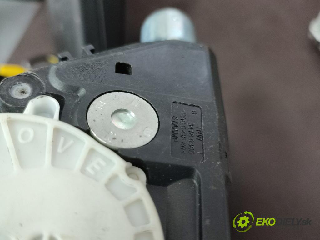 Mercedes CLS II C218 2010-2018 3.0 cdi 265KM automatic 195 kW 2987 cm3 4- stěna bezpečnost zadní levý 34180365