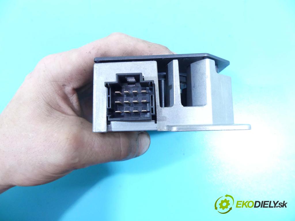 Mercedes CLS II C218 2010-2018 3.0 cdi 265KM automatic 195 kW 2987 cm3 4- Zesilovač: A2118705189 (Zosilňovače)