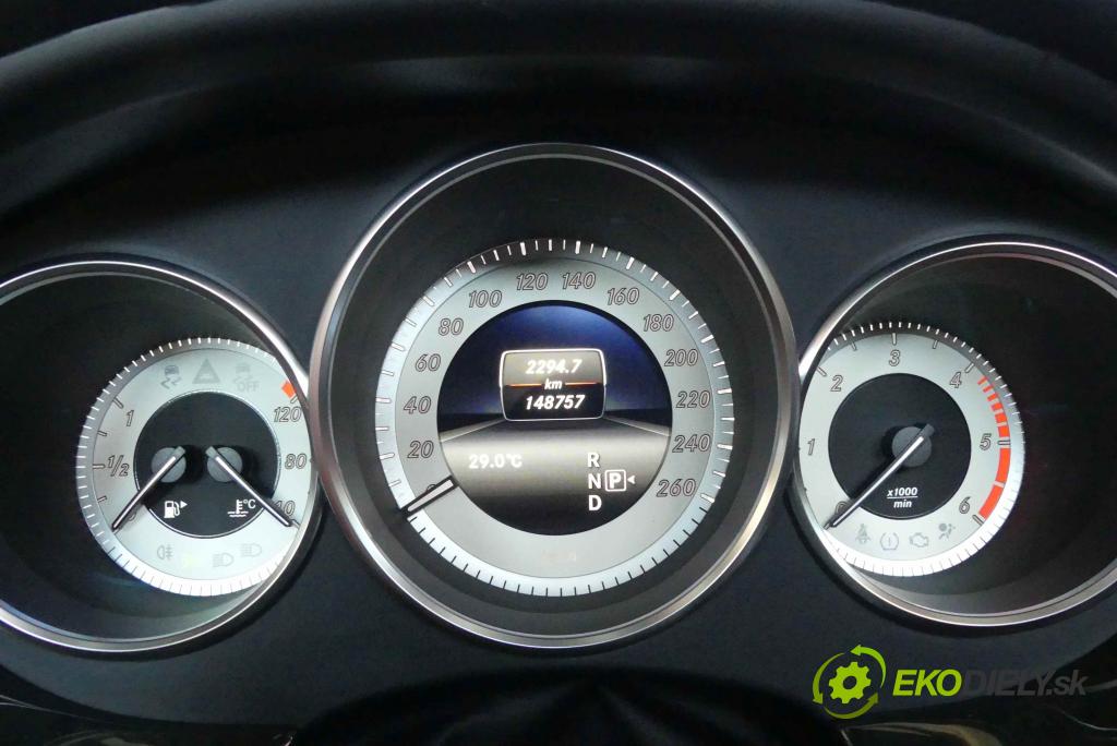 Mercedes CLS II C218 2010-2018 3.0 cdi 265KM automatic 195 kW 2987 cm3 4- prístrojovka/ budíky A2C53435189 (Prístrojové dosky, displeje)