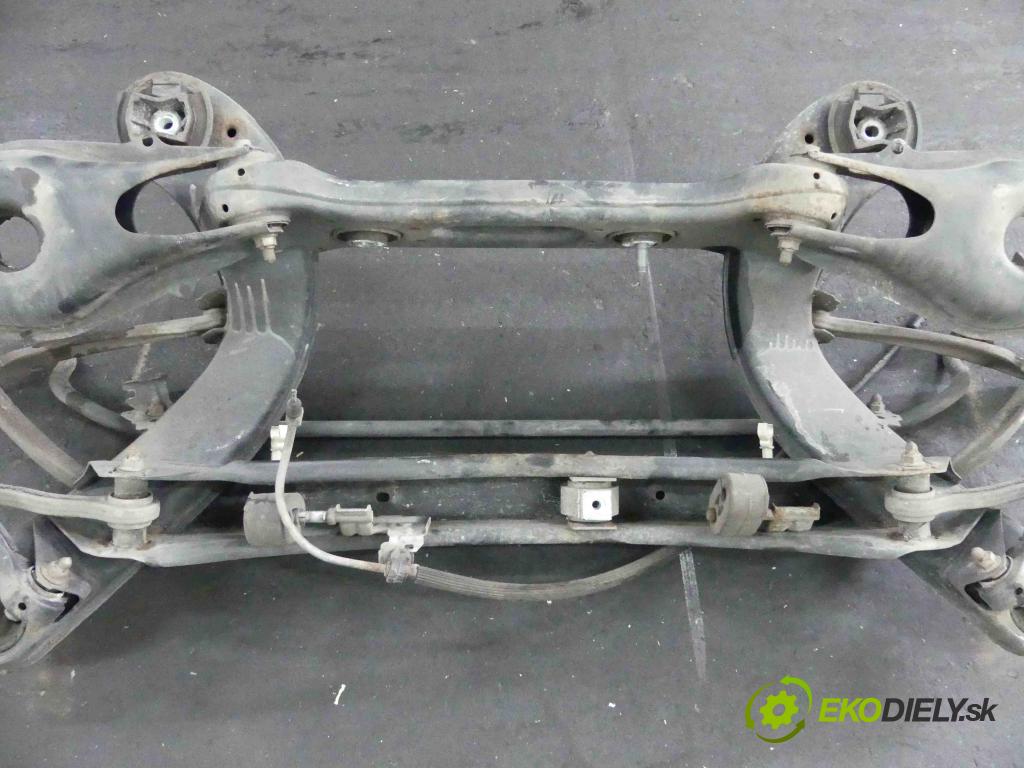 Mercedes CLS II C218 2010-2018 3.0 cdi 265KM automatic 195 kW 2987 cm3 4- zadní výztuha