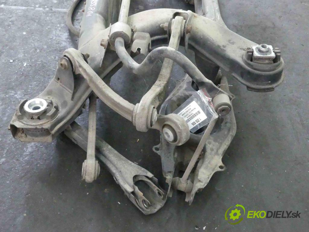 Mercedes CLS II C218 2010-2018 3.0 cdi 265KM automatic 195 kW 2987 cm3 4- zadní výztuha