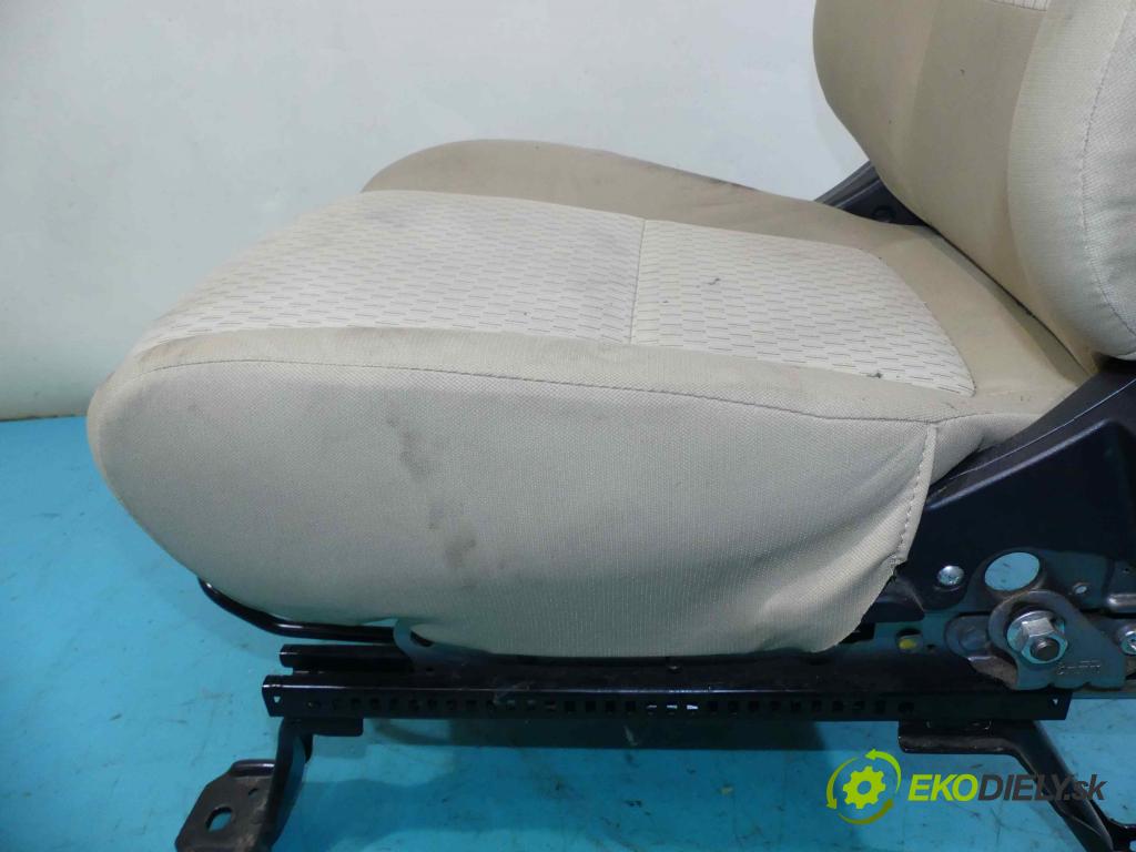 Mitsubishi Outlander III 2012-2022 2.0 16v 150 HP automatic 110 kW 1998 cm3 5- Sedačka pravý  (Sedačky, sedadlá)