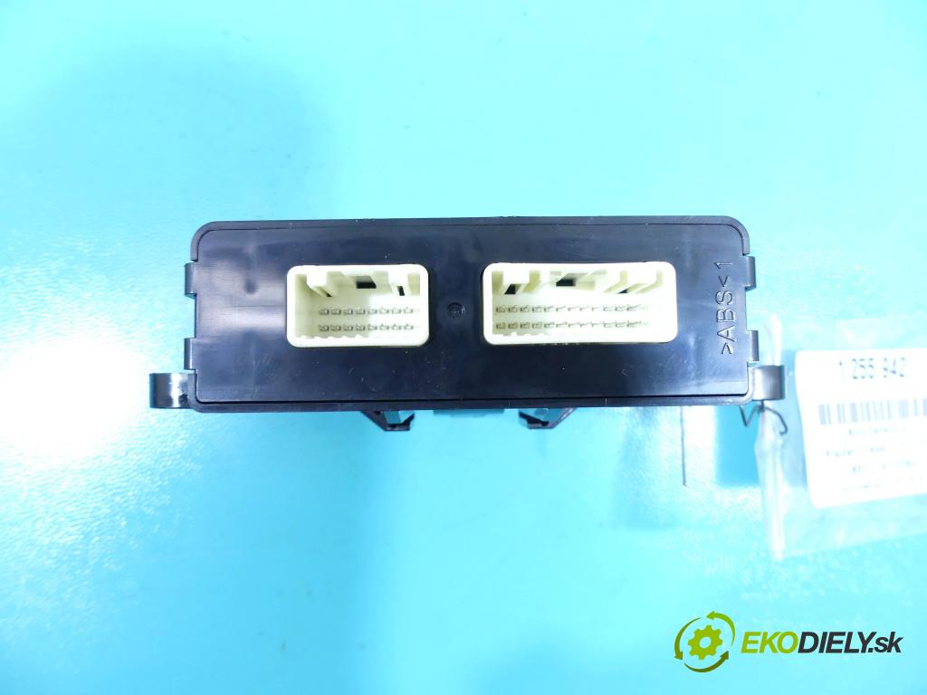 Mitsubishi Outlander III 2012-2022 2.0 16v 150 HP automatic 110 kW 1998 cm3 5- modul riadiaca jednotka 8637A695 (Ostatné)