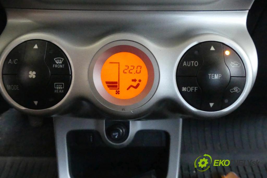 Toyota Urban Cruiser 1.3 vvti 101 HP manual 74 kW 1329 cm3 5- panel kúrenia 75D323