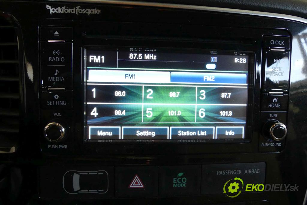 Mitsubishi Outlander III 2012-2022 2.0 16v 150 HP automatic 110 kW 1998 cm3 5- Radio továreň: 73157817