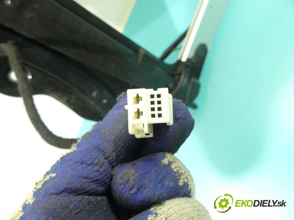 Mercedes CLS II C218 2010-2018 3.0 cdi 265KM automatic 195 kW 2987 cm3 4- Střešní okno: A21878006299 (Okna karoserie)