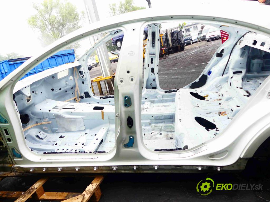 Mercedes CLS II C218 2010-2018 3.0 cdi 265KM automatic 195 kW 2987 cm3 4- práh levý  (Ostatní)