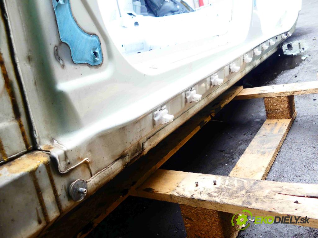 Mercedes CLS II C218 2010-2018 3.0 cdi 265KM automatic 195 kW 2987 cm3 4- práh levý  (Ostatní)