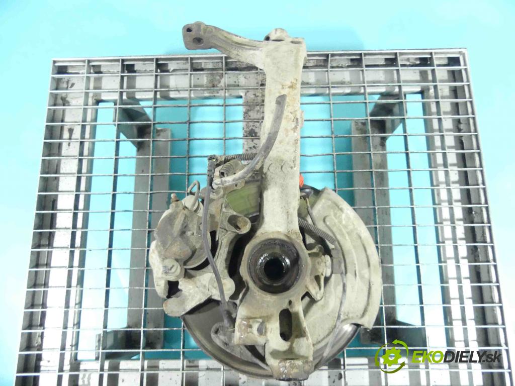 Audi A6 C5 1997-2004 2.5 tdi 150 HP automatic 110 kW 2496 cm3 5- náboj ľavé  (Náboje)