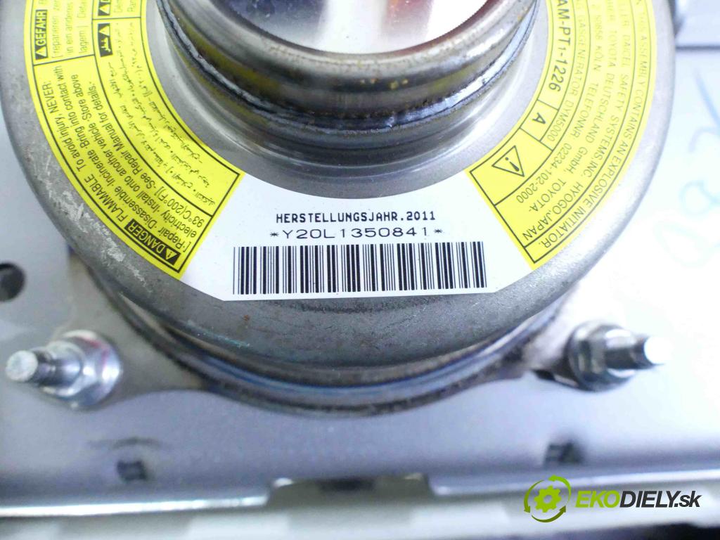 Toyota Estima III 2006-2019 2.4 vvti 170 HP automatic 125 kW 2399 cm3 5- kokpit,pristrojová doska rozdeľovacia