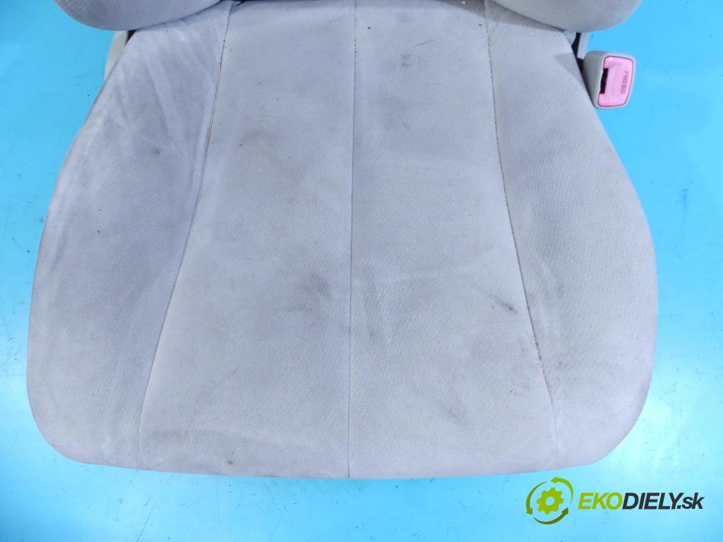 Toyota Estima III 2006-2019 2.4 vvti 170 HP automatic 125 kW 2399 cm3 5- Sedačka pravý  (Sedačky, sedadlá)