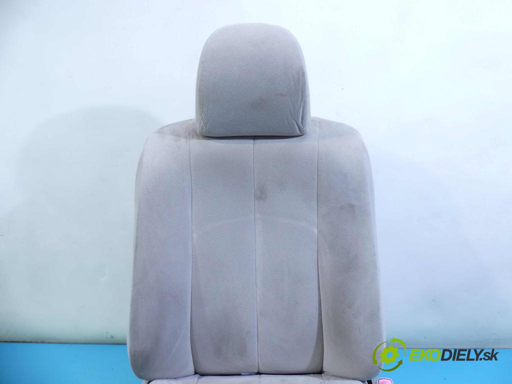 Toyota Estima III 2006-2019 2.4 vvti 170 HP automatic 125 kW 2399 cm3 5- Sedačka pravý  (Sedačky, sedadlá)