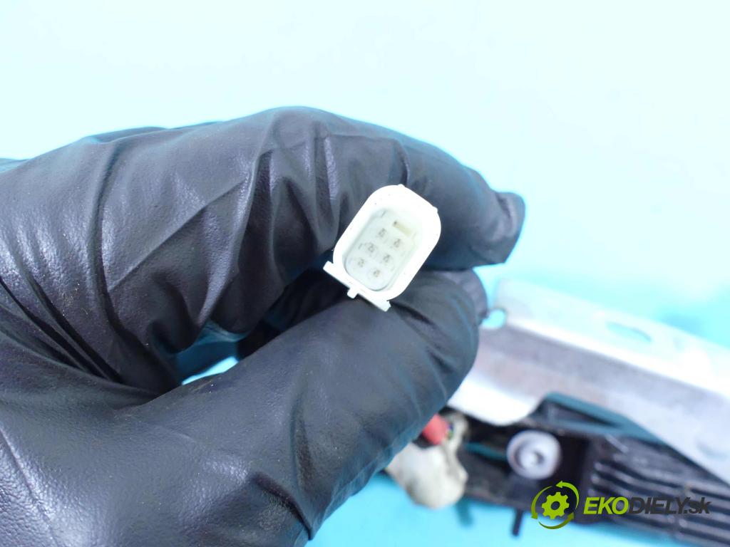 Toyota Estima III 2006-2019 2.4 vvti 170 HP automatic 125 kW 2399 cm3 5- rukoväť predné ľavé mimo:  (Vonkajšie predné ľavé)