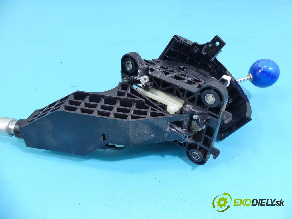 Toyota Estima III 2006-2019 2.4 vvti 170 HP automatic 125 kW 2399 cm3 5- Páka: Změny: stupeň,rýchlosť  (Rýchlostné páky / kulisy)