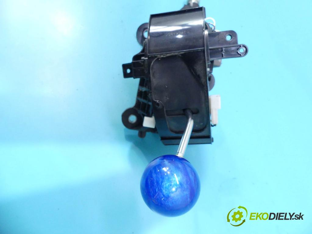 Toyota Estima III 2006-2019 2.4 vvti 170 HP automatic 125 kW 2399 cm3 5- Páka: Změny: stupeň,rýchlosť  (Rýchlostné páky / kulisy)