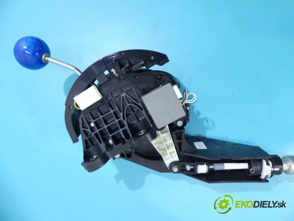 Toyota Estima III 2006-2019 2.4 vvti 170 HP automatic 125 kW 2399 cm3 5- Páka: Změny: stupeň,rýchlosť  (Rýchlostné páky / kulisy)