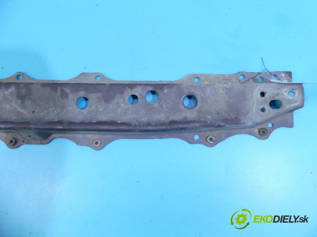 Toyota Urban Cruiser 1.3 vvti 101 hp manual 74 kW 1329 cm3 5- stěna přední  (Výztuhy přední)