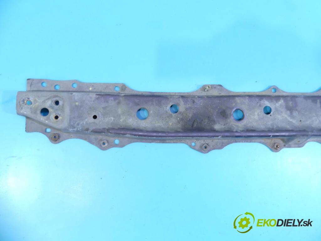 Toyota Urban Cruiser 1.3 vvti 101 hp manual 74 kW 1329 cm3 5- stěna přední  (Výztuhy přední)