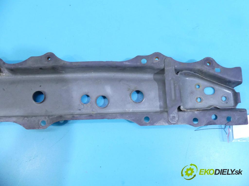 Toyota Urban Cruiser 1.3 vvti 101 hp manual 74 kW 1329 cm3 5- stěna přední  (Výztuhy přední)