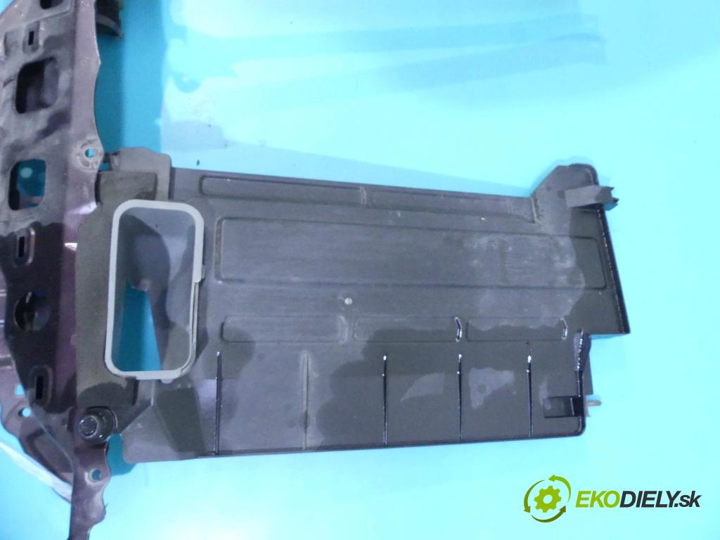 Toyota Urban Cruiser 1.3 vvti 101 hp manual 74 kW 1329 cm3 5- stěna přední  (Výztuhy přední)