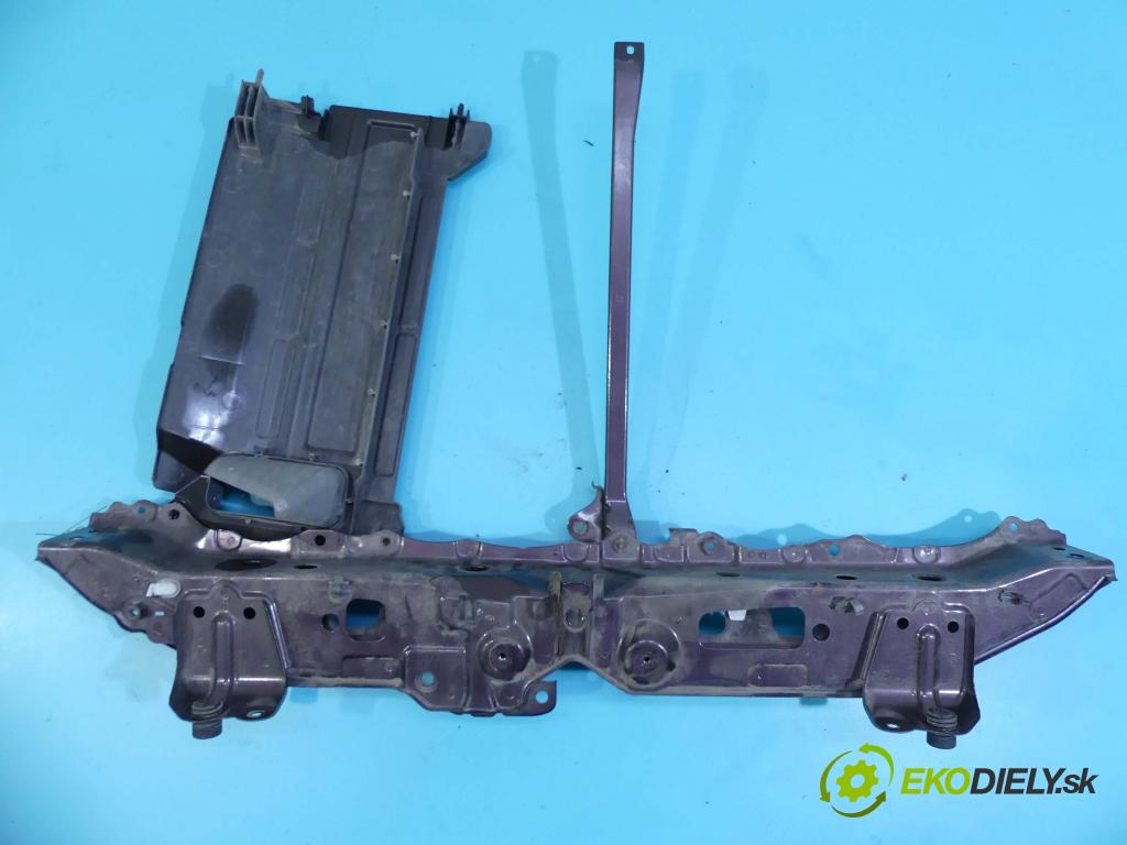 Toyota Urban Cruiser 1.3 vvti 101 hp manual 74 kW 1329 cm3 5- stěna přední  (Výztuhy přední)