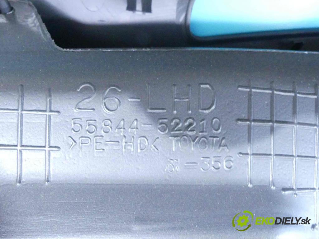 Toyota Urban Cruiser 1.3 vvti 101 HP manual 74 kW 1329 cm3 5- kokpit,pristrojová doska rozdeľovacia