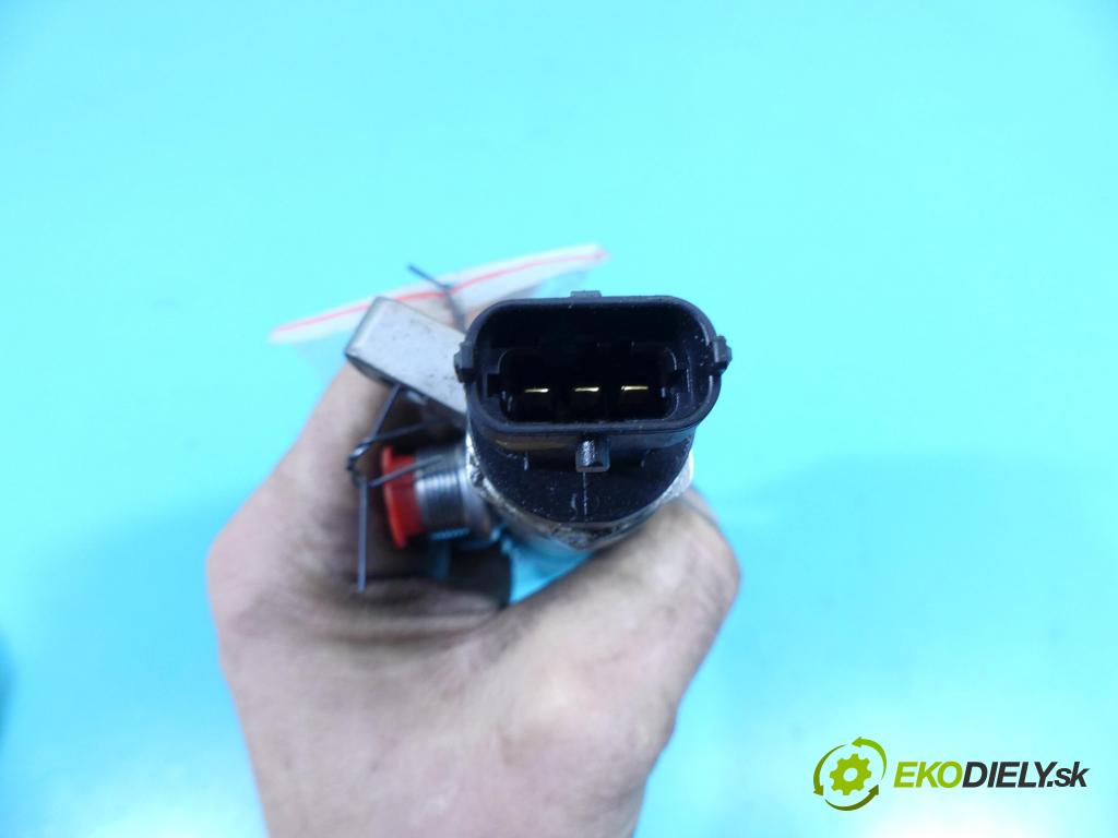 Nissan X-trail III T32 2013-2021 1.6 dci 131 HP manual 96 kW 1598 cm3 5- lišta vstrekovacia 175210542R (Vstrekovacie lišty)