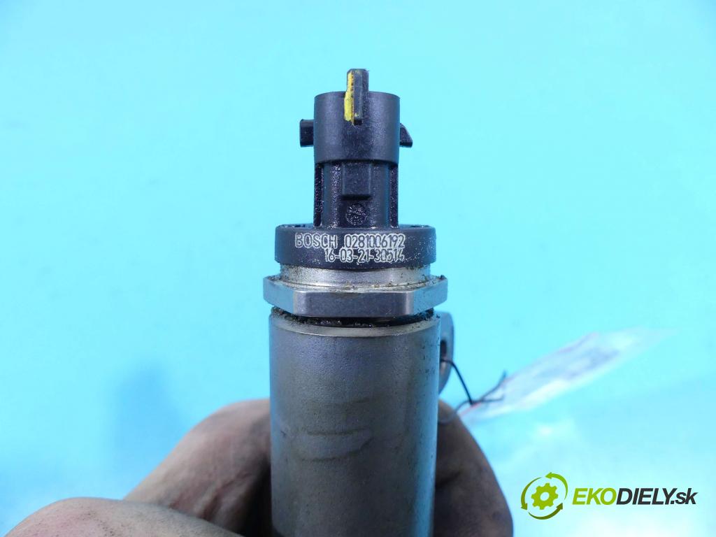 Nissan X-trail III T32 2013-2021 1.6 dci 131 HP manual 96 kW 1598 cm3 5- lišta vstrekovacia 175210542R (Vstrekovacie lišty)