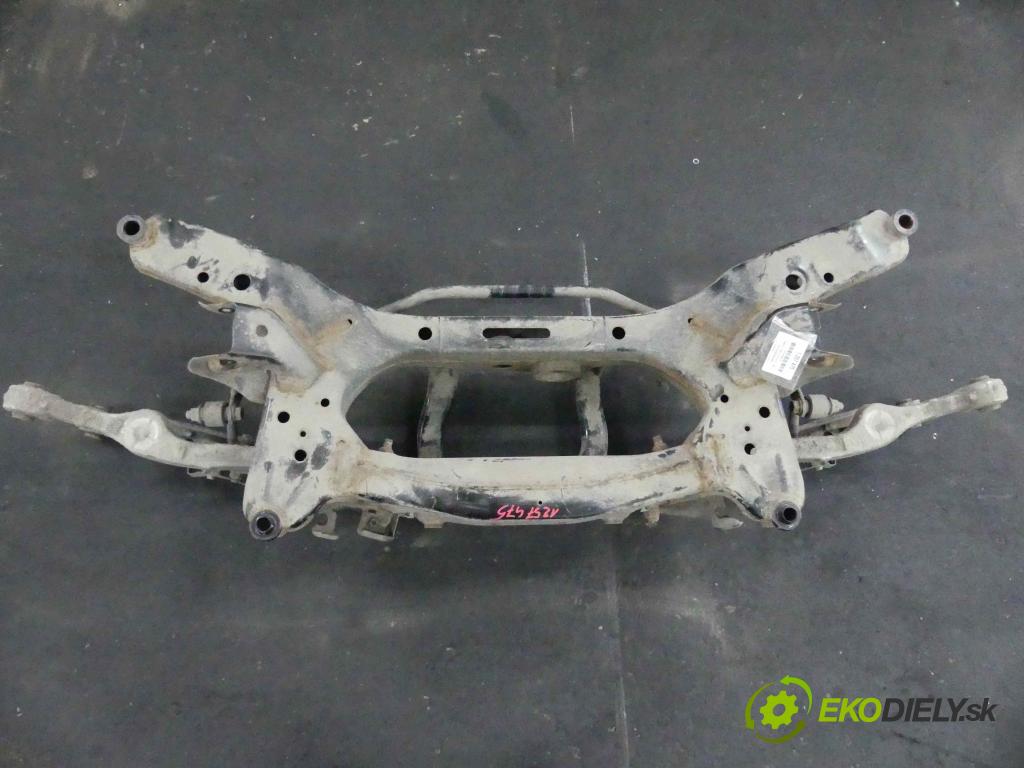 Nissan X-trail III T32 2013-2021 1.6 dci 131 hp manual 96 kW 1598 cm3 5- zadní výztuha