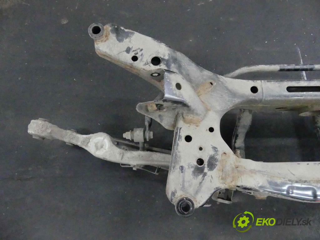 Nissan X-trail III T32 2013-2021 1.6 dci 131 hp manual 96 kW 1598 cm3 5- zadní výztuha