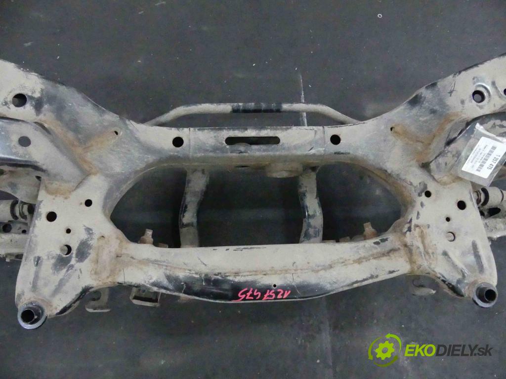 Nissan X-trail III T32 2013-2021 1.6 dci 131 hp manual 96 kW 1598 cm3 5- zadní výztuha