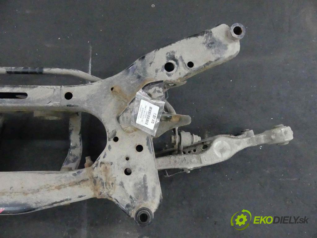 Nissan X-trail III T32 2013-2021 1.6 dci 131 hp manual 96 kW 1598 cm3 5- zadní výztuha