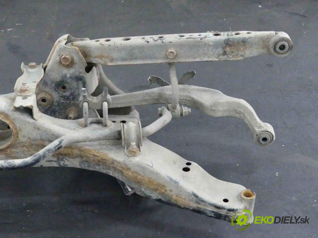 Nissan X-trail III T32 2013-2021 1.6 dci 131 hp manual 96 kW 1598 cm3 5- zadní výztuha