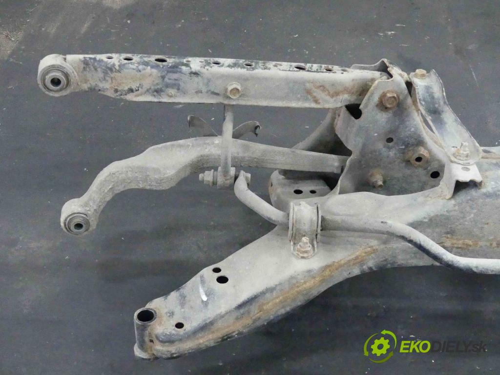 Nissan X-trail III T32 2013-2021 1.6 dci 131 hp manual 96 kW 1598 cm3 5- zadní výztuha