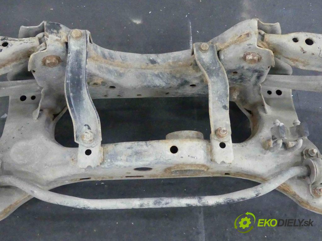 Nissan X-trail III T32 2013-2021 1.6 dci 131 hp manual 96 kW 1598 cm3 5- zadní výztuha