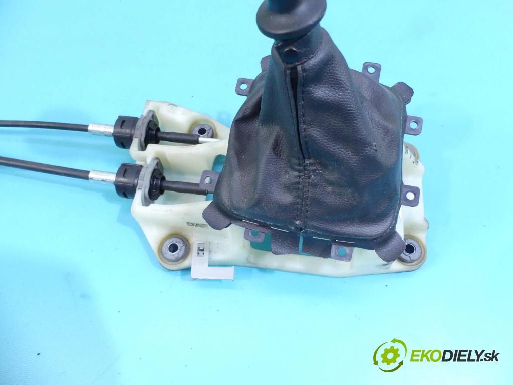 Kia Ceed I 2006-2012 1.6 16v 122 HP manual 89,7 kW 1591 cm3 5- Páka: Změny: stupeň,rýchlosť  (Rýchlostné páky / kulisy)