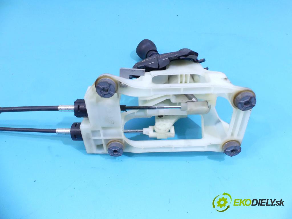 Kia Ceed I 2006-2012 1.6 16v 122 HP manual 89,7 kW 1591 cm3 5- Páka: Změny: stupeň,rýchlosť  (Rýchlostné páky / kulisy)