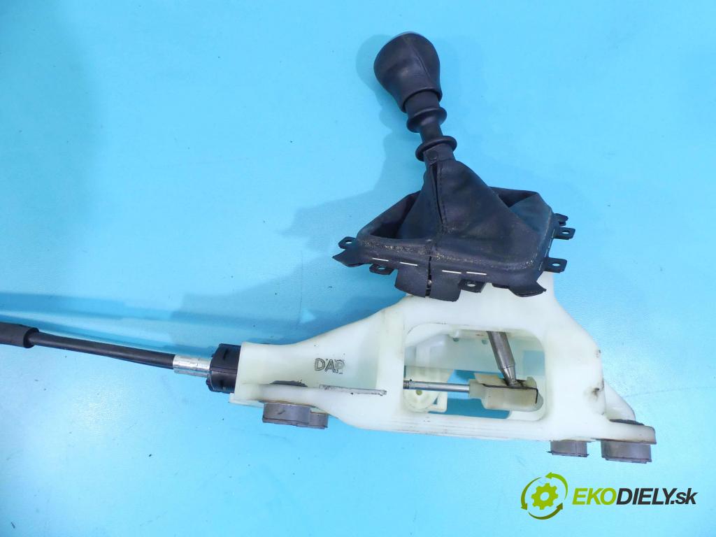 Kia Ceed I 2006-2012 1.6 16v 122 HP manual 89,7 kW 1591 cm3 5- Páka: Změny: stupeň,rýchlosť  (Rýchlostné páky / kulisy)