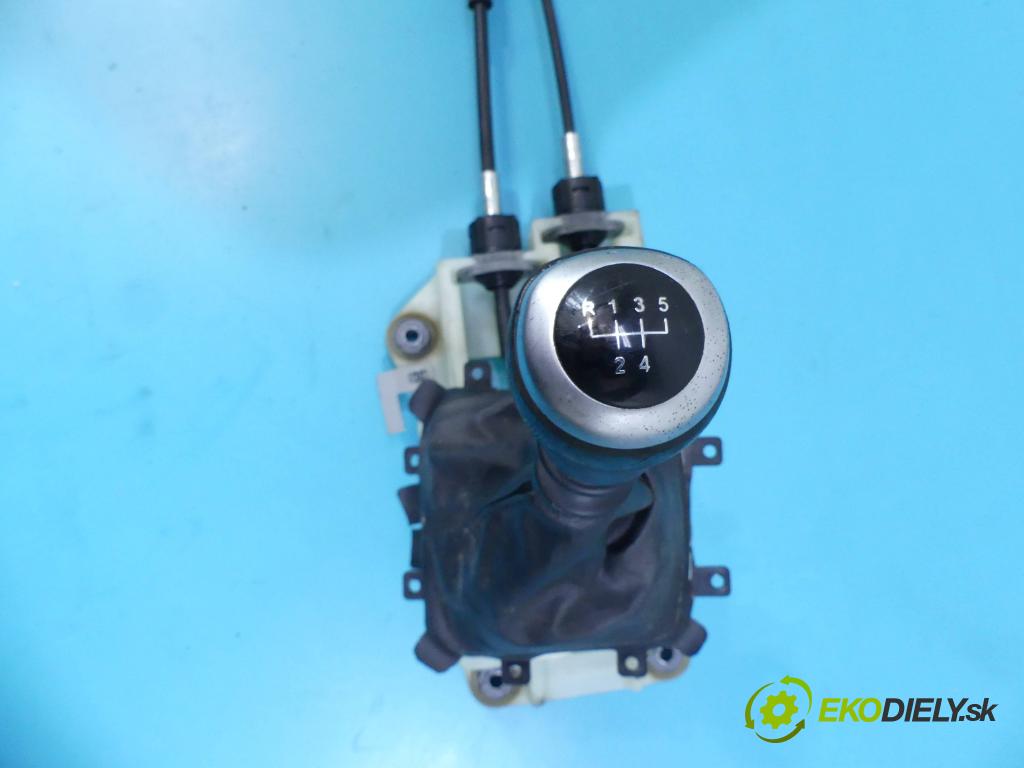 Kia Ceed I 2006-2012 1.6 16v 122 HP manual 89,7 kW 1591 cm3 5- Páka: Změny: stupeň,rýchlosť  (Rýchlostné páky / kulisy)